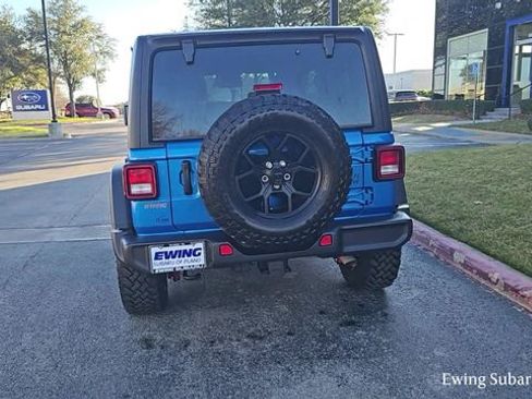 Used 2025 Jeep Wrangler Willys image 8