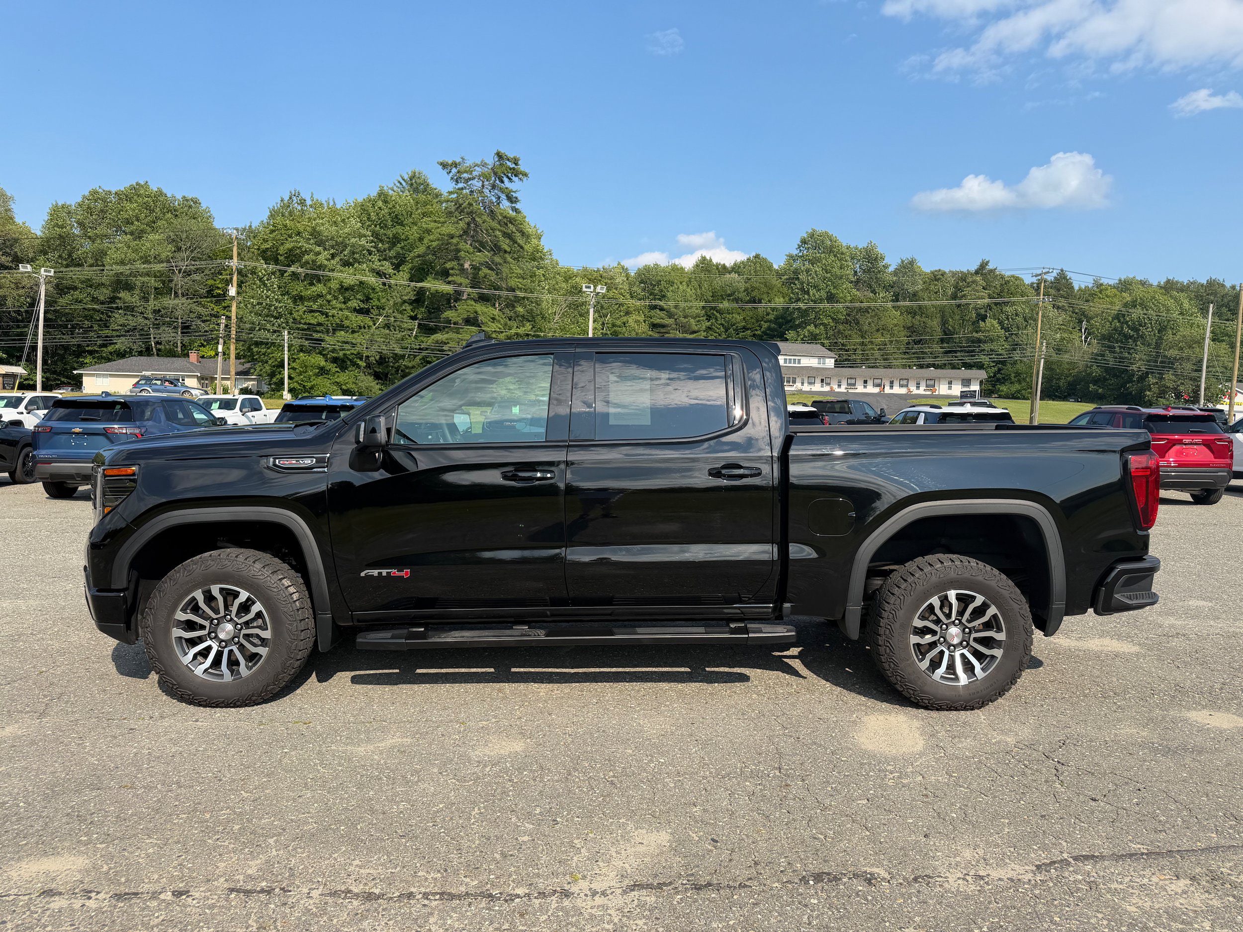 Used 2023 GMC Sierra 1500 AT4 w/ Technology Package AWD/4WD image 7