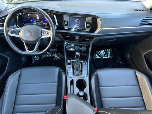 Used 2024 Volkswagen Jetta SE image 13