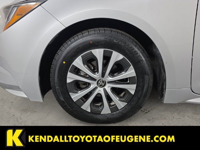 Used 2022 Toyota Corolla LE FWD image 9