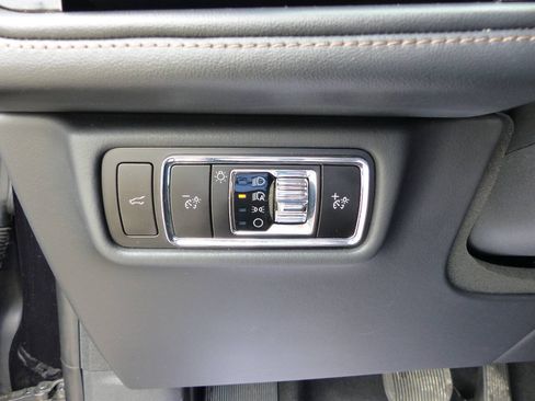 Used 2025 Lincoln Aviator AWD image 21