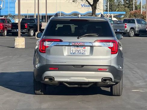 Used 2023 GMC Acadia SLT image 5