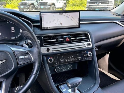 Used 2025 Genesis G70 2.5T AWD/4WD image 17