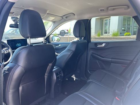 Certified 2025 Ford Escape SE FWD image 14