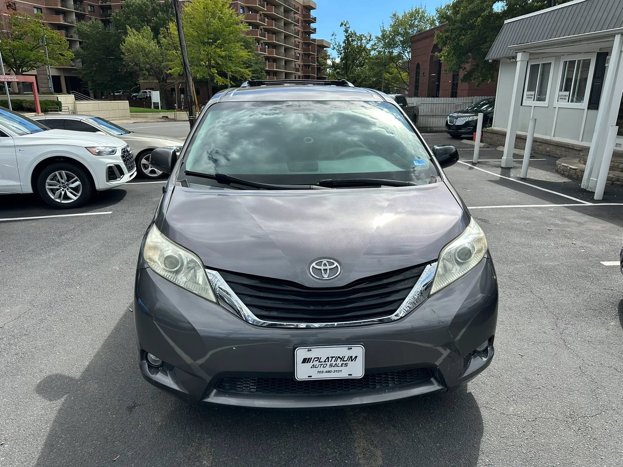 Used 2011 Toyota Sienna LE FWD image 2