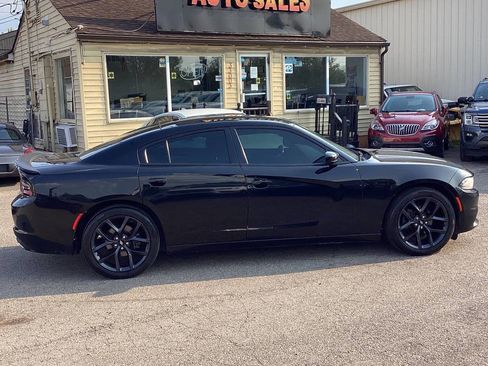 Used 2019 Dodge Charger SXT w/ Blacktop Package image 1