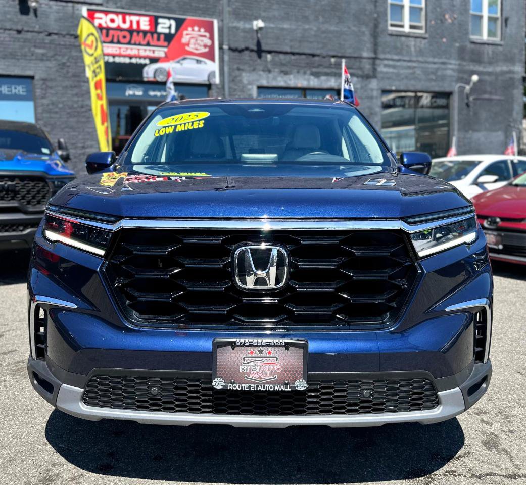 Used 2025 Honda Pilot Touring image 2