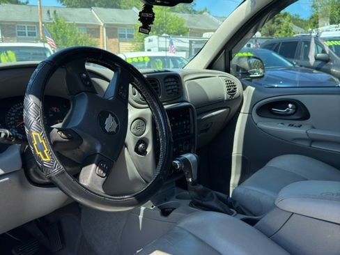 Used 2007 Chevrolet TrailBlazer LT w/ LT Preferred Equipment Group image 2