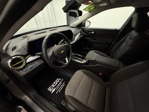 Used 2024 Chevrolet Trax LT w/ Driver Confidence Package image 11