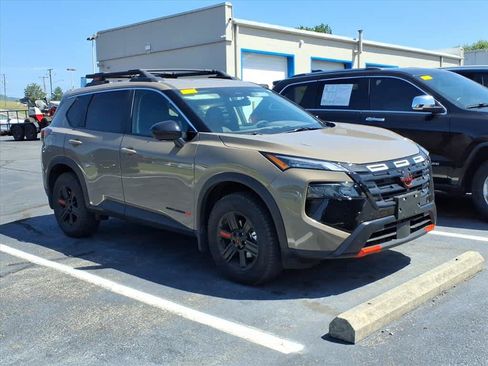 Used 2026 Nissan Rogue SV AWD/4WD image 9
