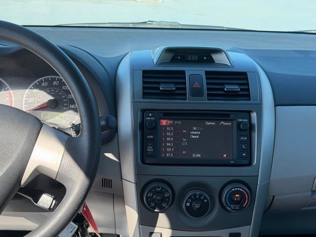 Used 2013 Toyota Corolla LE FWD image 12