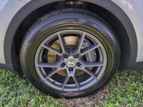 Used 2025 Porsche Cayenne image 10