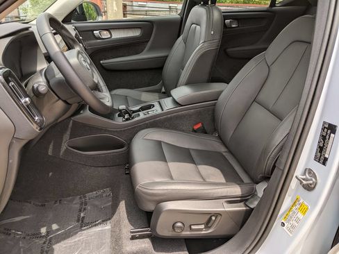 Certified 2024 Volvo XC40 B5 Core AWD/4WD image 11