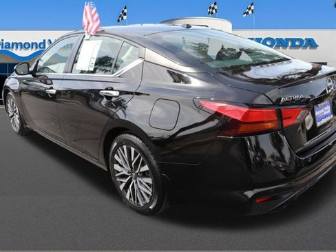 Used 2023 Nissan Altima 2.5 SV w/ SV Premium Package image 4