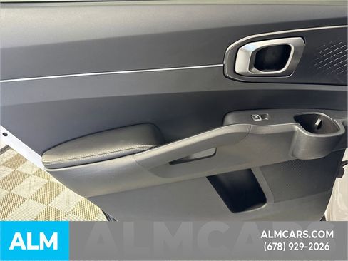 Used 2024 Kia Sorento S image 25