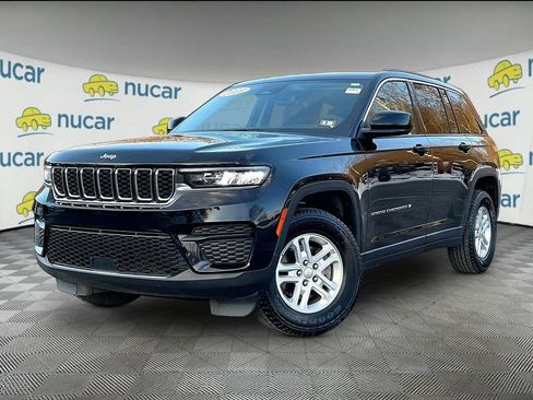 Used 2023 Jeep Grand Cherokee Laredo AWD/4WD image 3