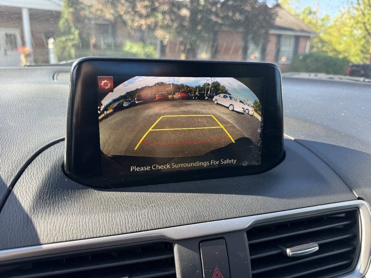 Used 2018 MAZDA MAZDA3 Touring FWD image 11