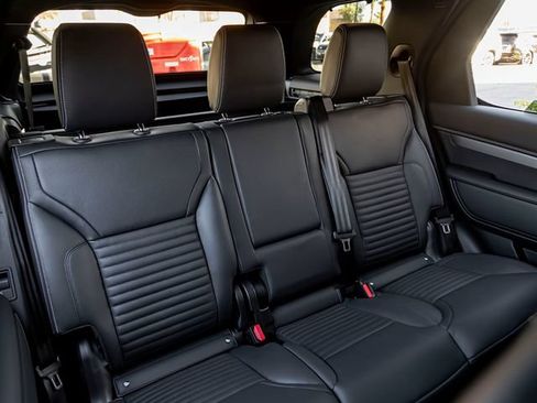New 2026 Land Rover Discovery Limited Edition AWD/4WD image 32