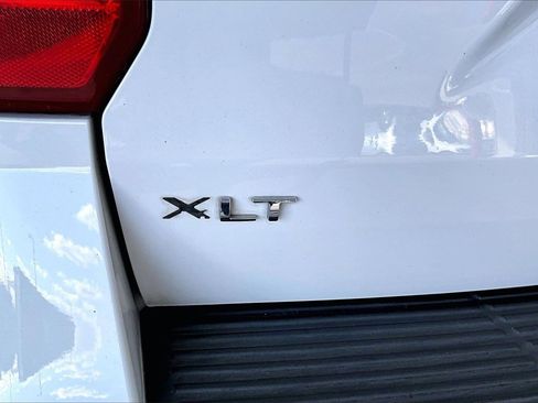 Used 2018 Ford Expedition XLT image 9