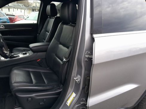 Used 2018 Jeep Grand Cherokee Limited image 13