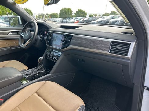 Used 2022 Volkswagen Atlas Cross Sport SE image 44