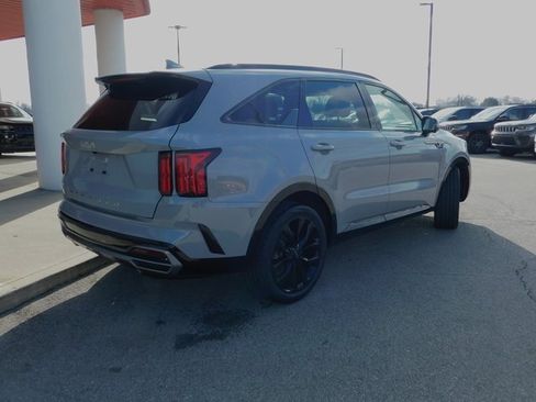 Used 2022 Kia Sorento SX image 9