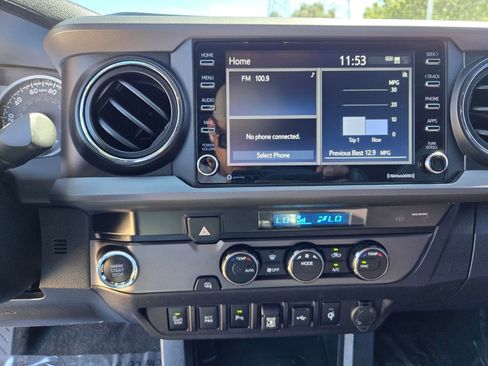 Used 2021 Toyota Tacoma TRD Sport w/ Technology Package image 18