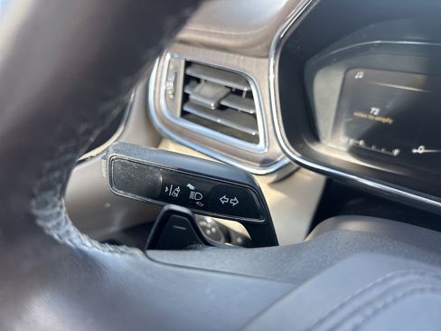 Used 2019 Lincoln Continental Select image 18