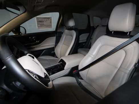 Used 2025 Lincoln Corsair AWD w/ Equipment Group 101A image 4