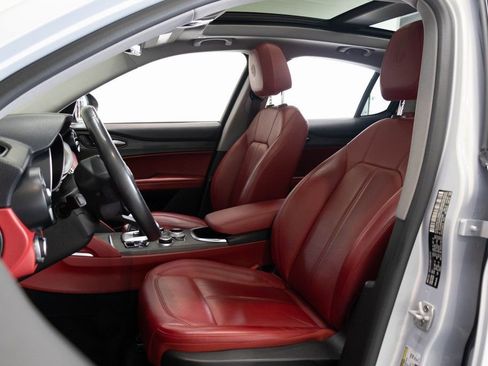 Used 2021 Alfa Romeo Stelvio Ti w/ Nero Edizione image 18