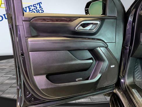 Used 2024 Chevrolet Suburban LT w/ Luxury Package AWD/4WD image 20