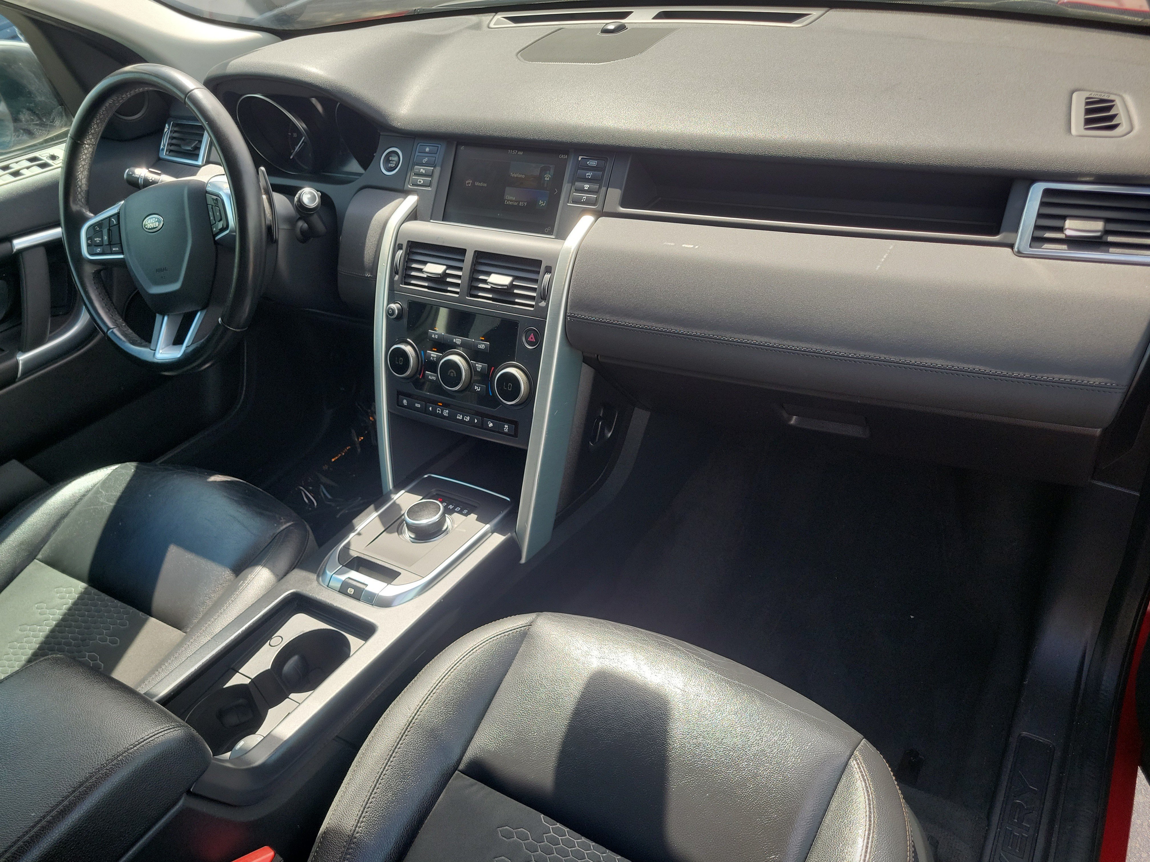 Used 2019 Land Rover Discovery Sport SE AWD/4WD image 18