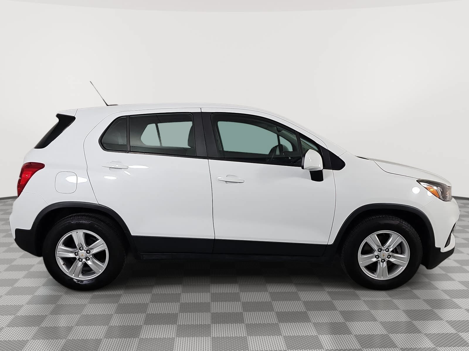 Used 2020 Chevrolet Trax LS FWD image 9