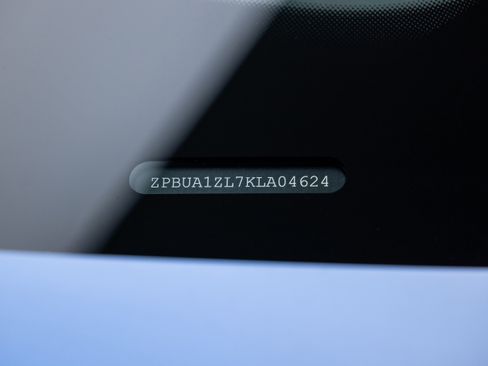 Used 2019 Lamborghini Urus image 42