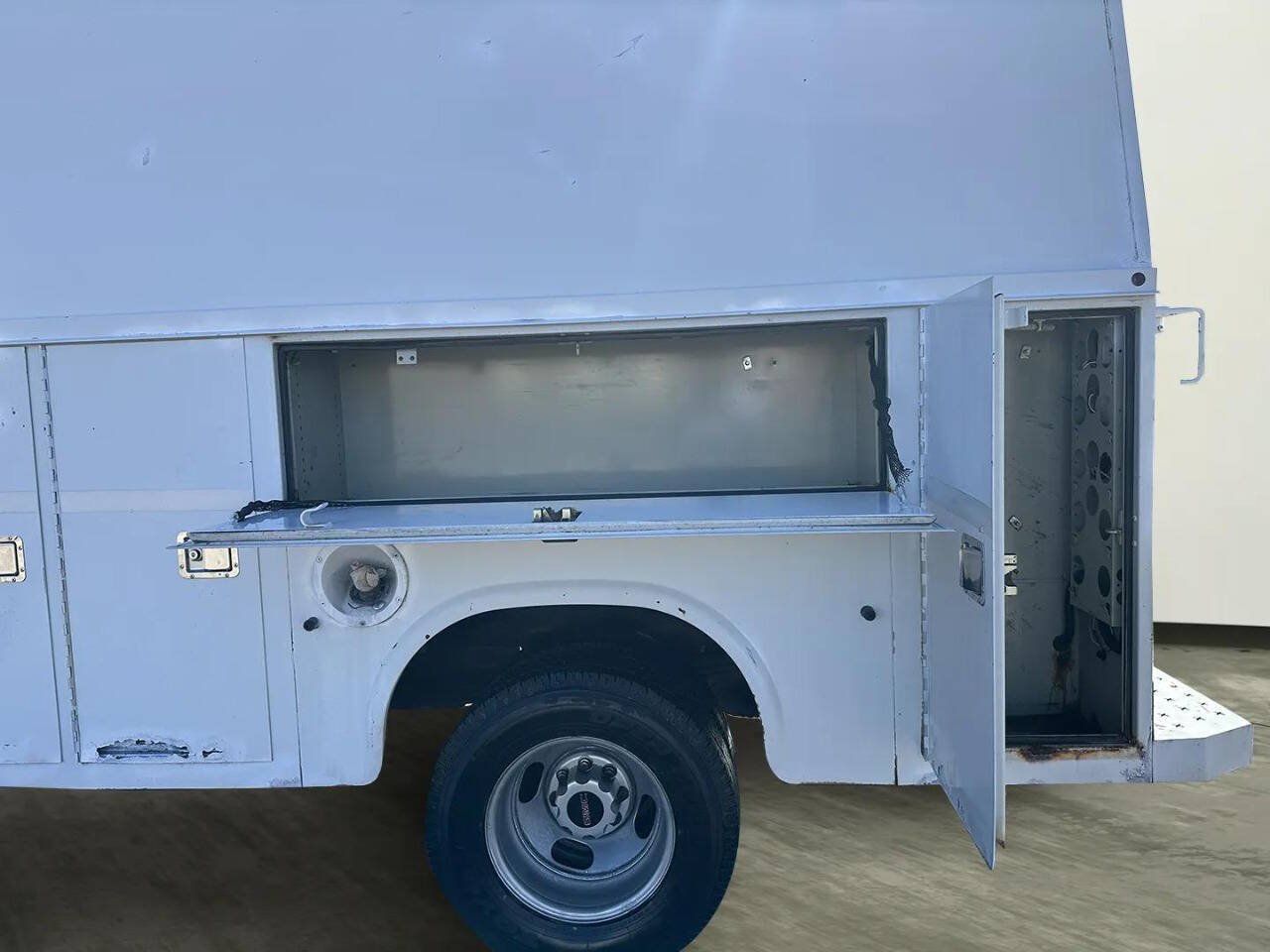 Used 2007 GMC Savana 3500 RWD image 9