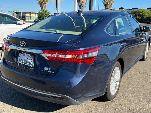 Used 2014 Toyota Avalon Limited w/ Technology Package FWD image 4