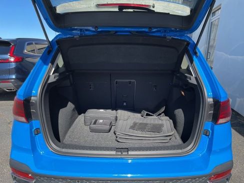 Used 2022 Volkswagen Taos SEL image 32