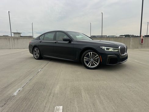 Used 2020 BMW 750i xDrive w/ Executive Package AWD/4WD image 2