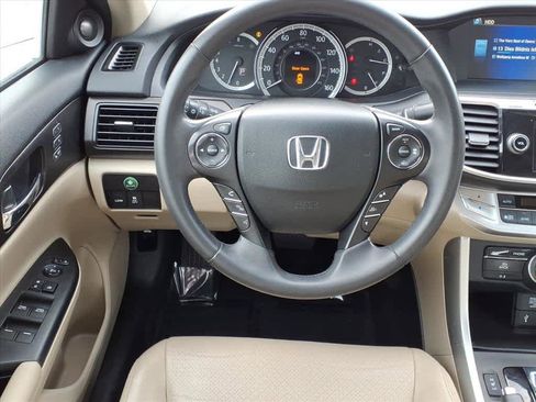 Used 2015 Honda Accord Touring image 8