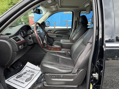 Used 2011 Cadillac Escalade Luxury AWD/4WD image 10