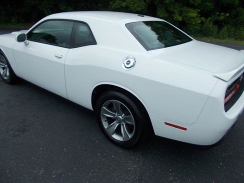Used 2019 Dodge Challenger SXT RWD image 5