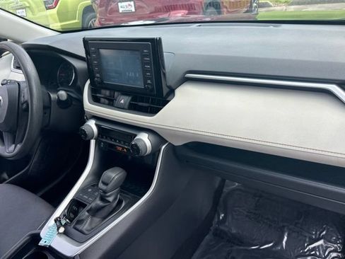 Used 2019 Toyota RAV4 XLE FWD image 12