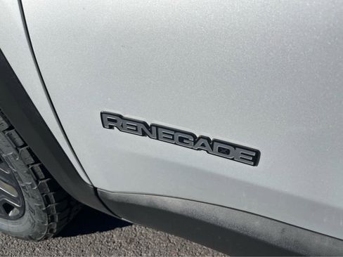 Used 2021 Jeep Renegade Sport image 9
