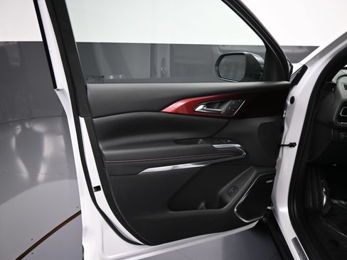 Used 2025 Chevrolet Traverse RS w/ LPO, Floor Liner Package FWD image 12