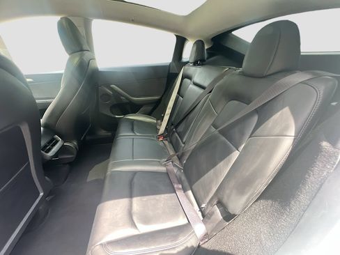 Used 2024 Tesla Model Y Long Range RWD image 25