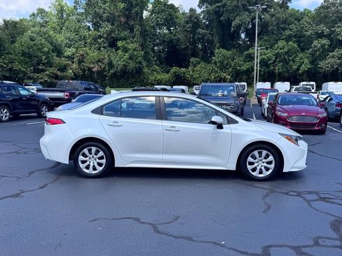 Used 2023 Toyota Corolla LE FWD image 4