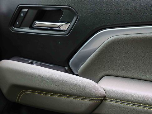 Used 2024 Chevrolet Colorado ZR2 w/ ZR2 Bison Edition image 17