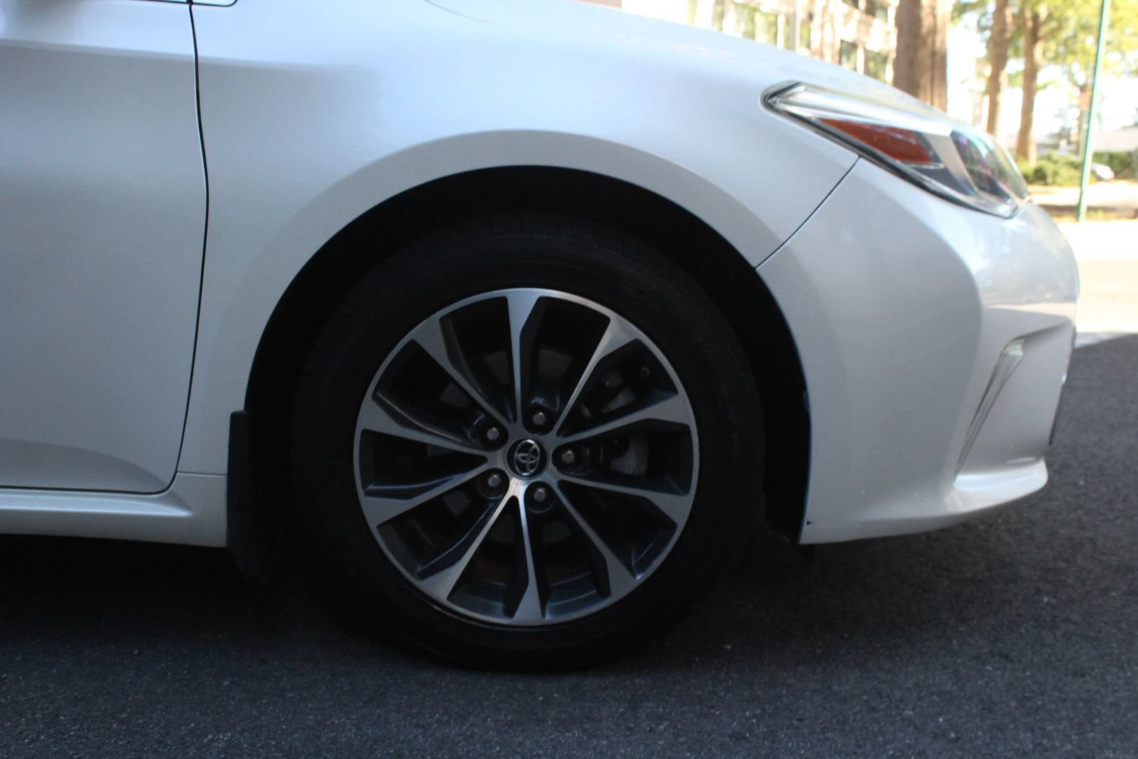 Used 2016 Toyota Avalon XLE FWD image 4