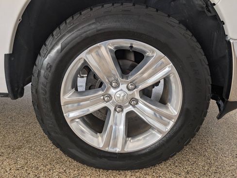 Used 2019 RAM 1500 Classic SLT w/ SLT Plus D←cor Group AWD/4WD image 20
