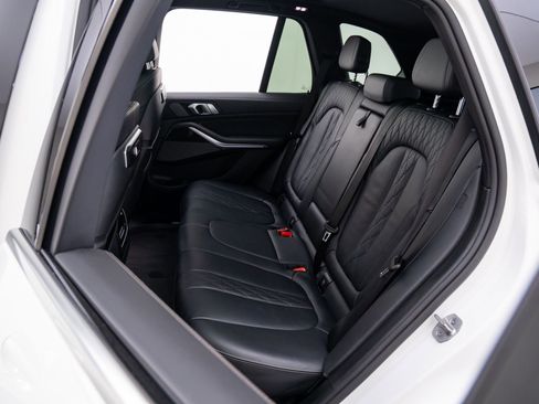 Used 2025 BMW X5 xDrive50e image 16